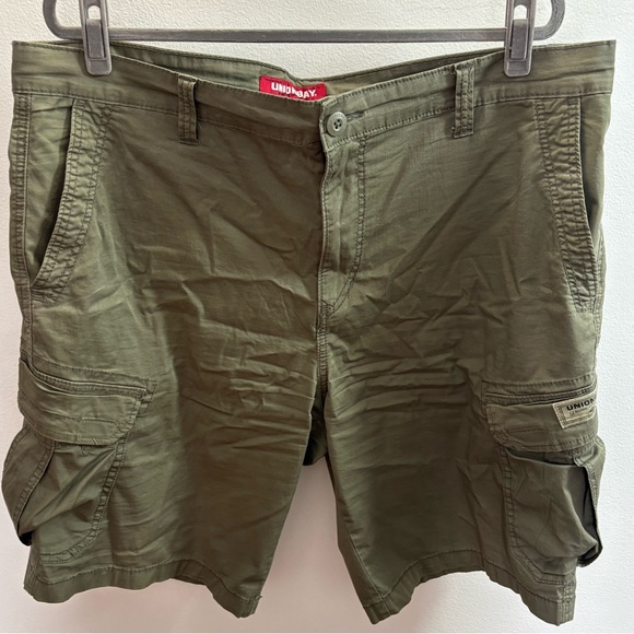 UNIONBAY Other - UnionBay Green Cargo Shorts 40